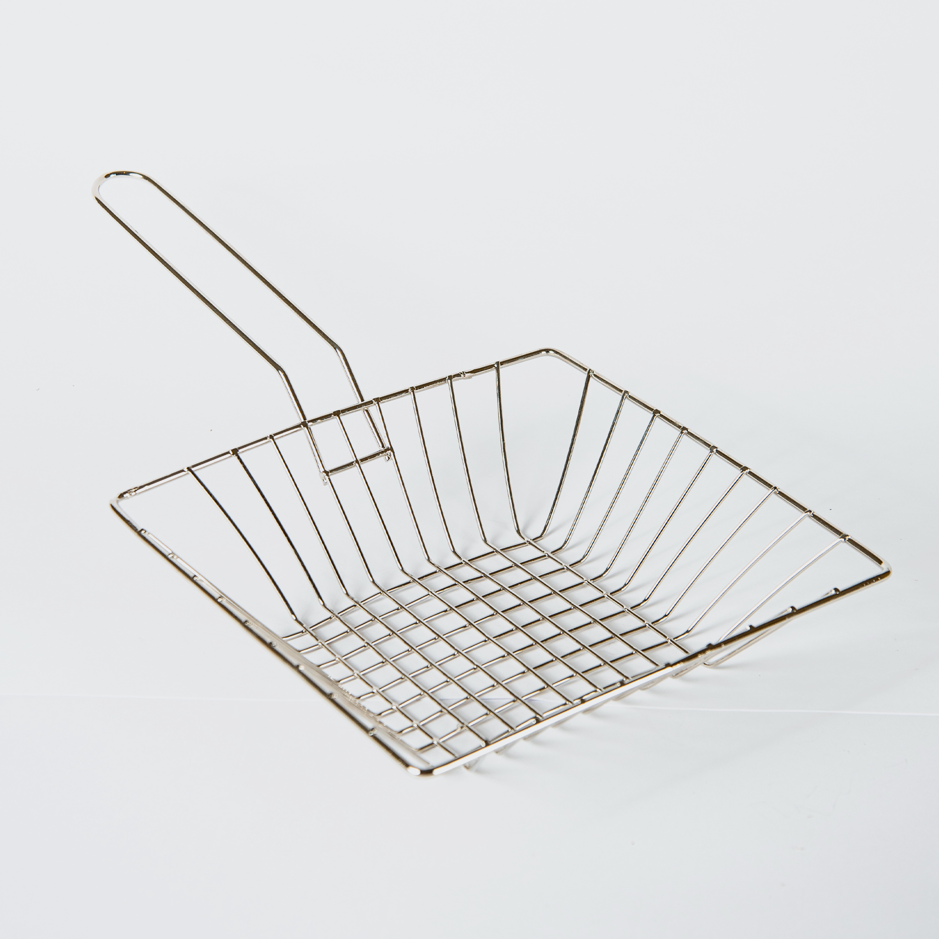 PENEIRA PARA PETISCO QUADRADA (NÍQUEL) 20×20 cm